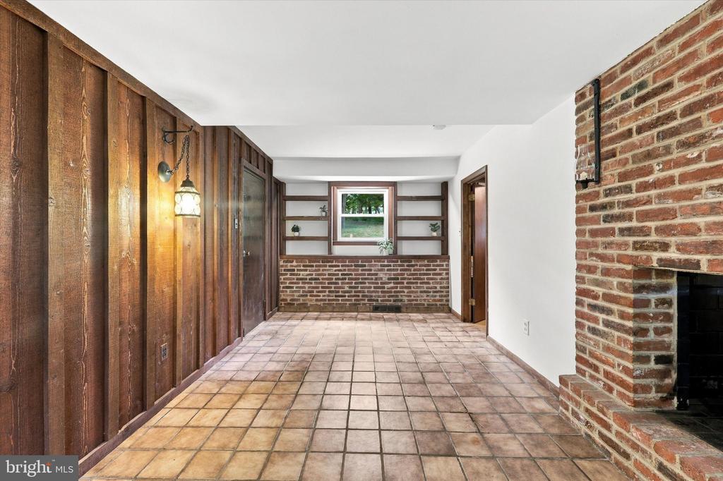 373 IVY LANE