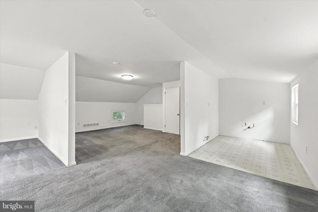 373 IVY LANE