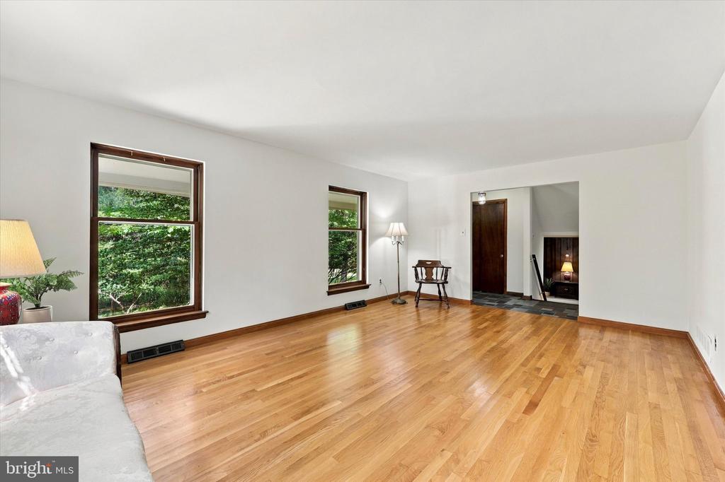373 IVY LANE