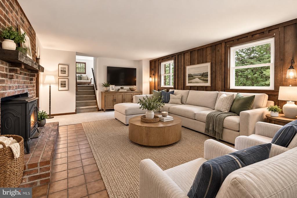 373 IVY LANE
