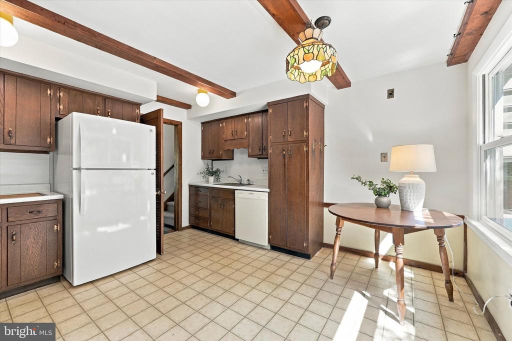 373 IVY LANE