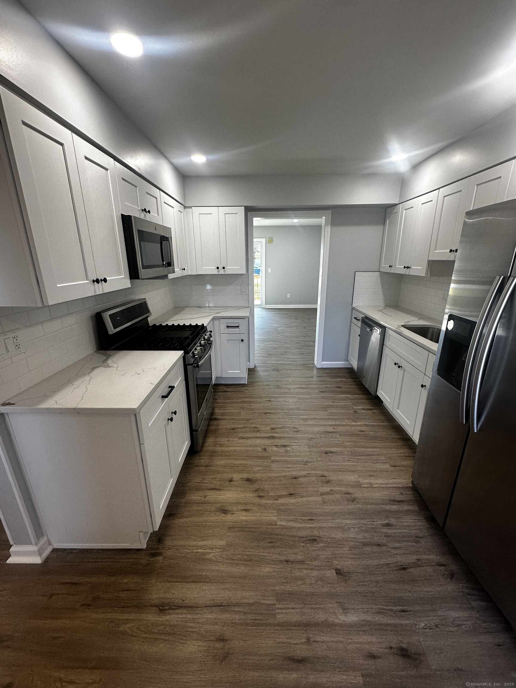 375 Coe Avenue Unit: APT 23