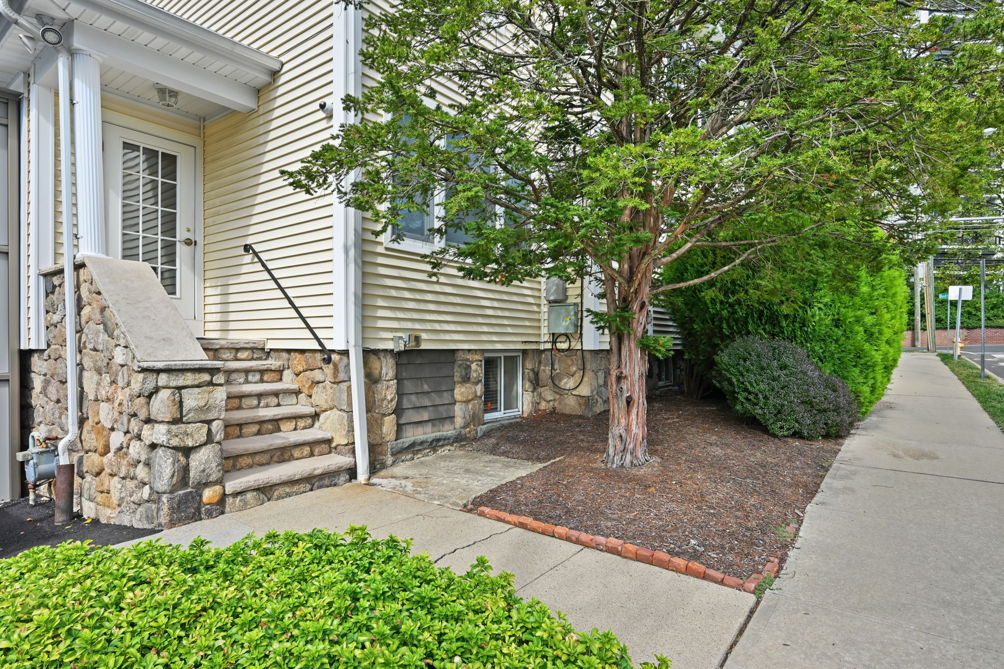 1458 Bedford Street