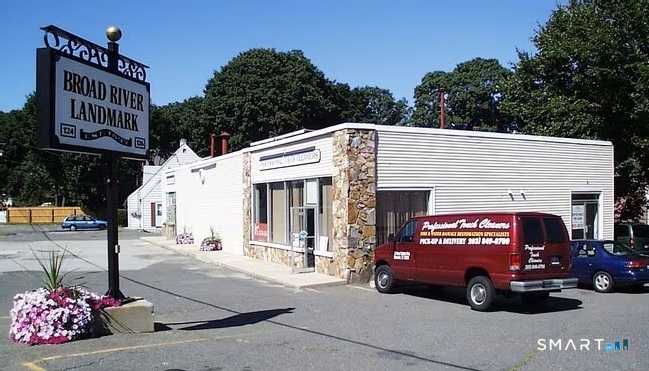 124-126 New Canaan Avenue