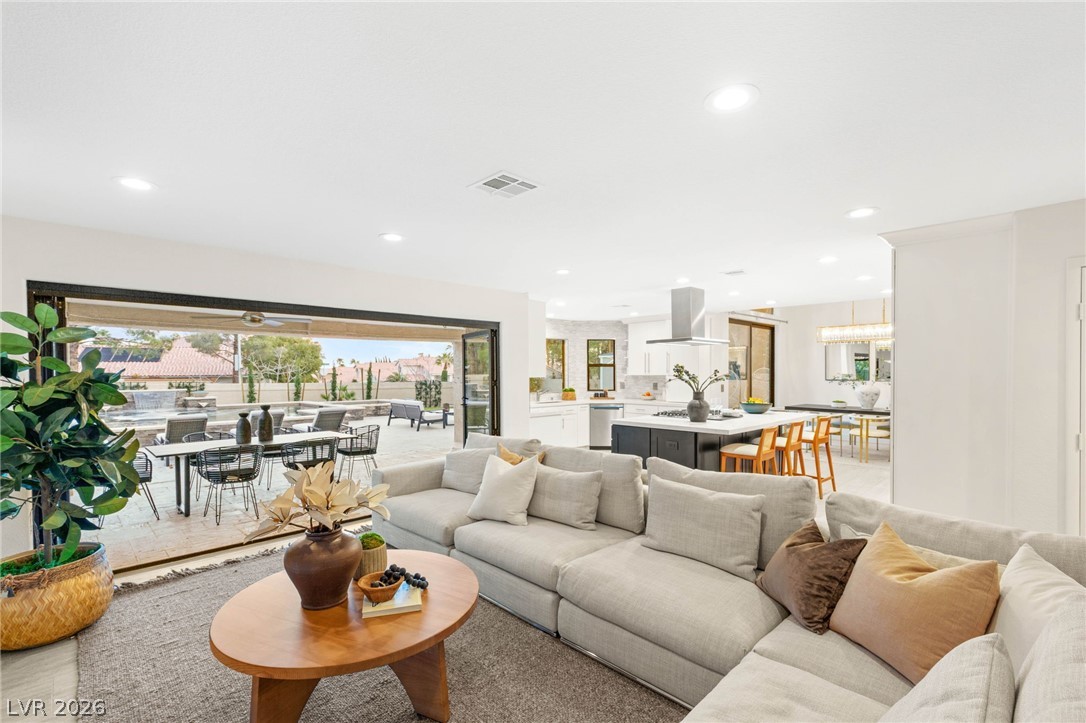 1916 Madagascar Lane