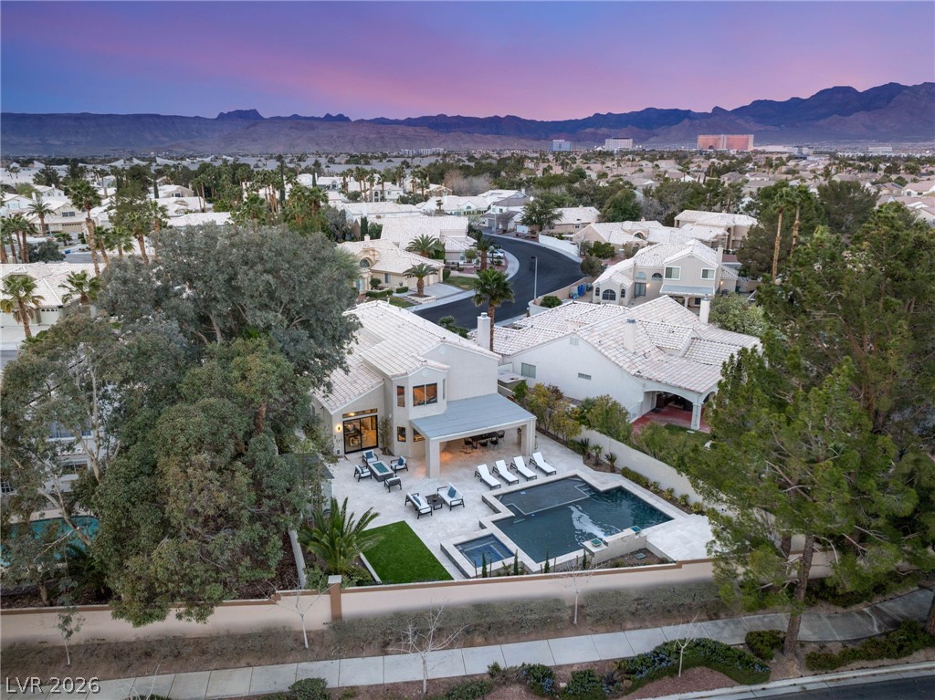 1916 Madagascar Lane