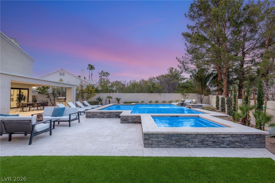 1916 Madagascar Lane