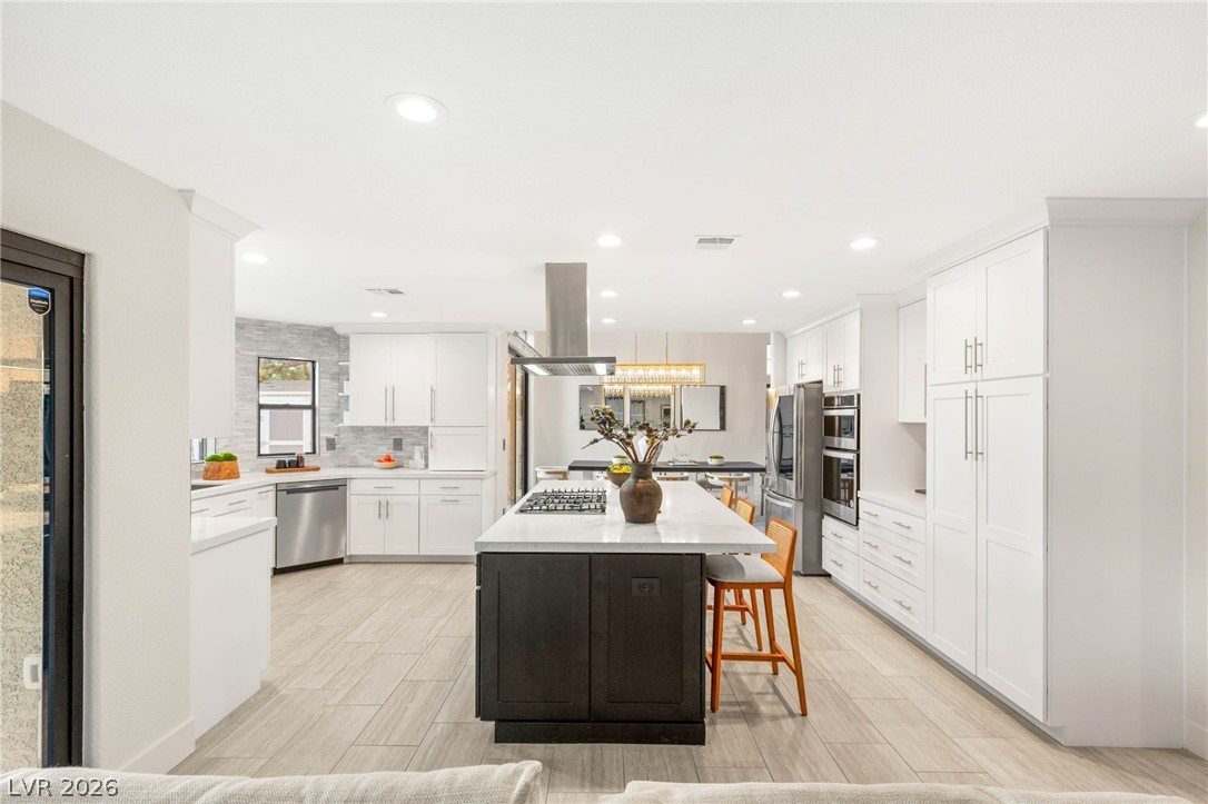 1916 Madagascar Lane