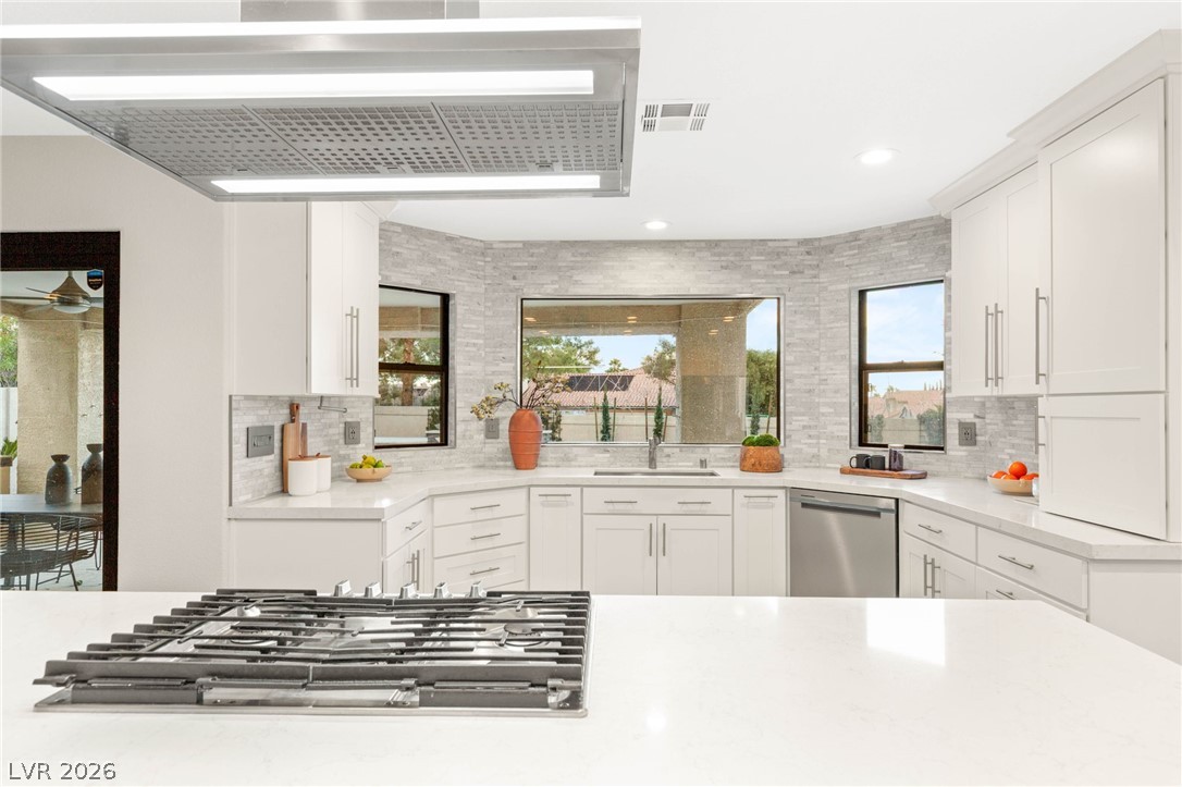 1916 Madagascar Lane