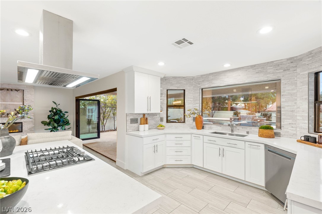 1916 Madagascar Lane