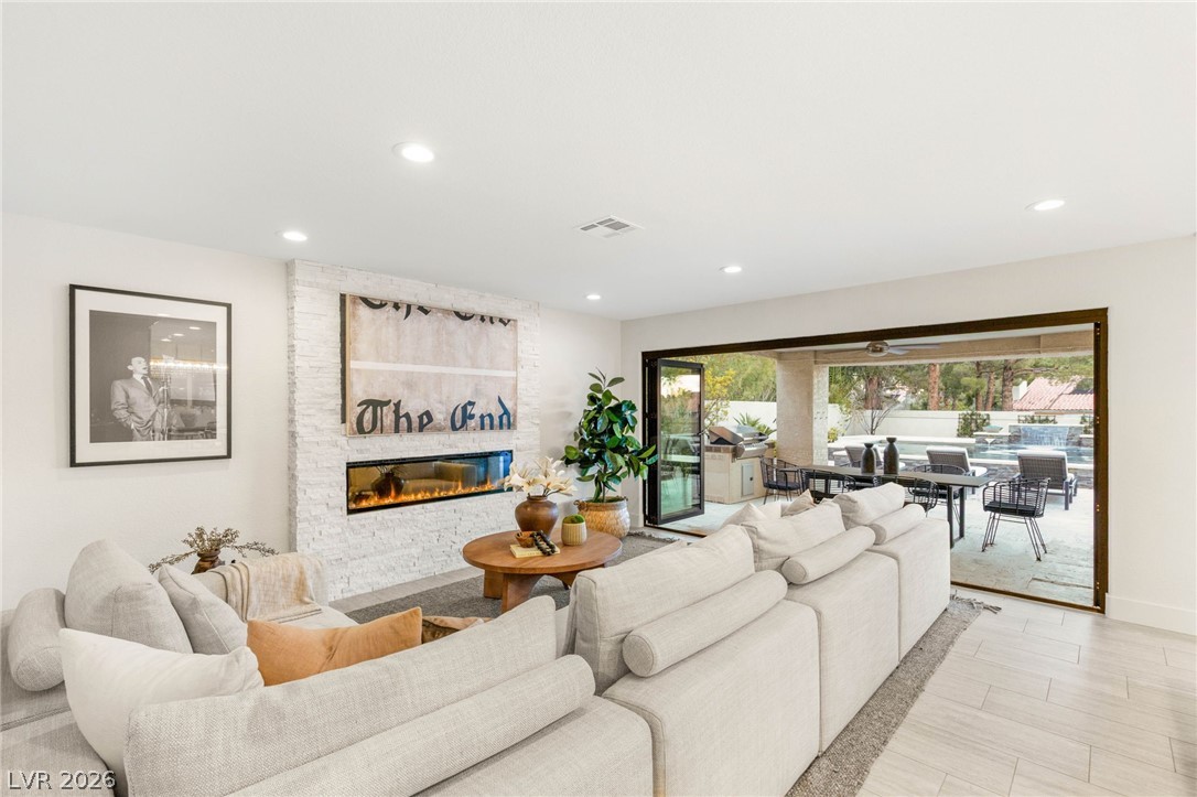 1916 Madagascar Lane