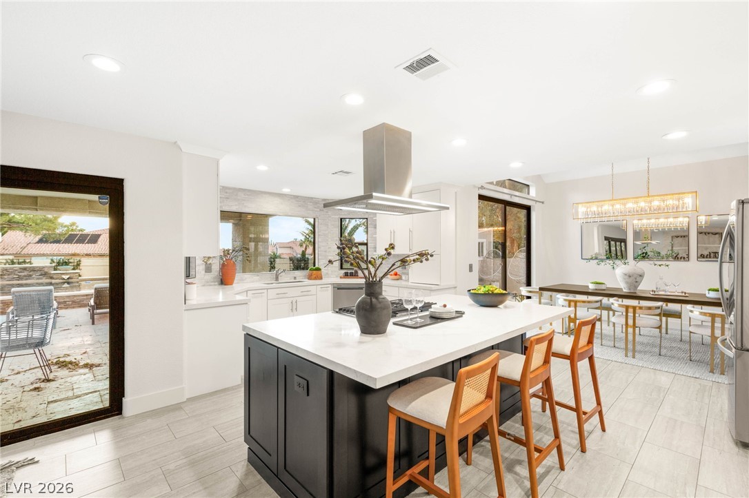 1916 Madagascar Lane