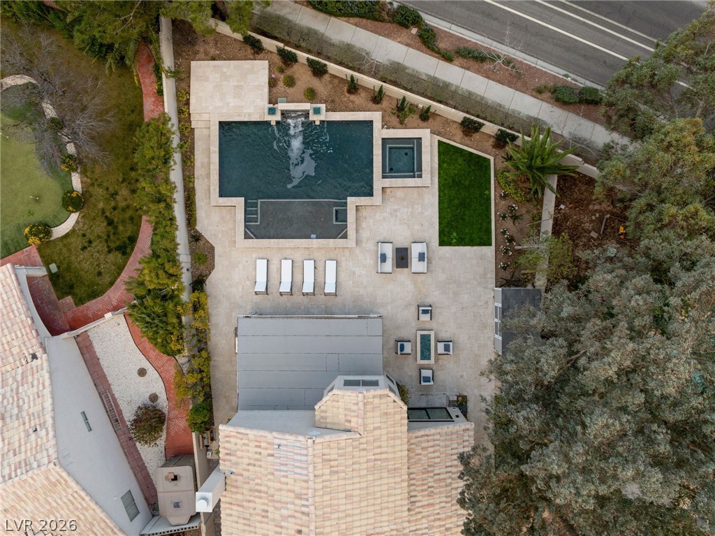 1916 Madagascar Lane