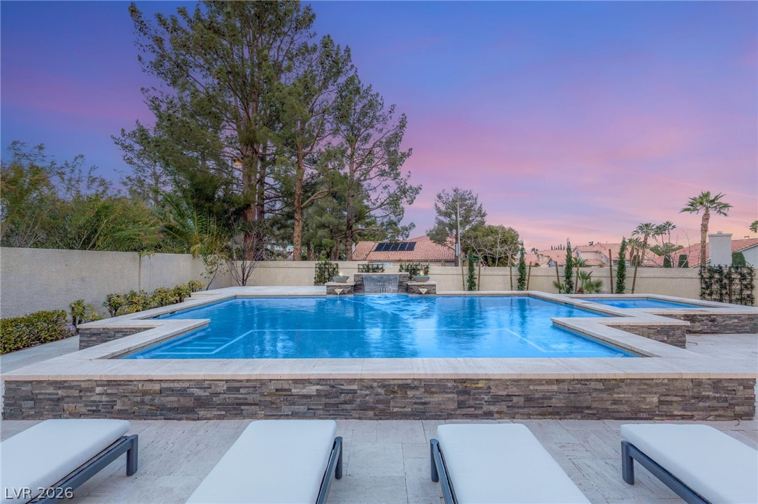 1916 Madagascar Lane