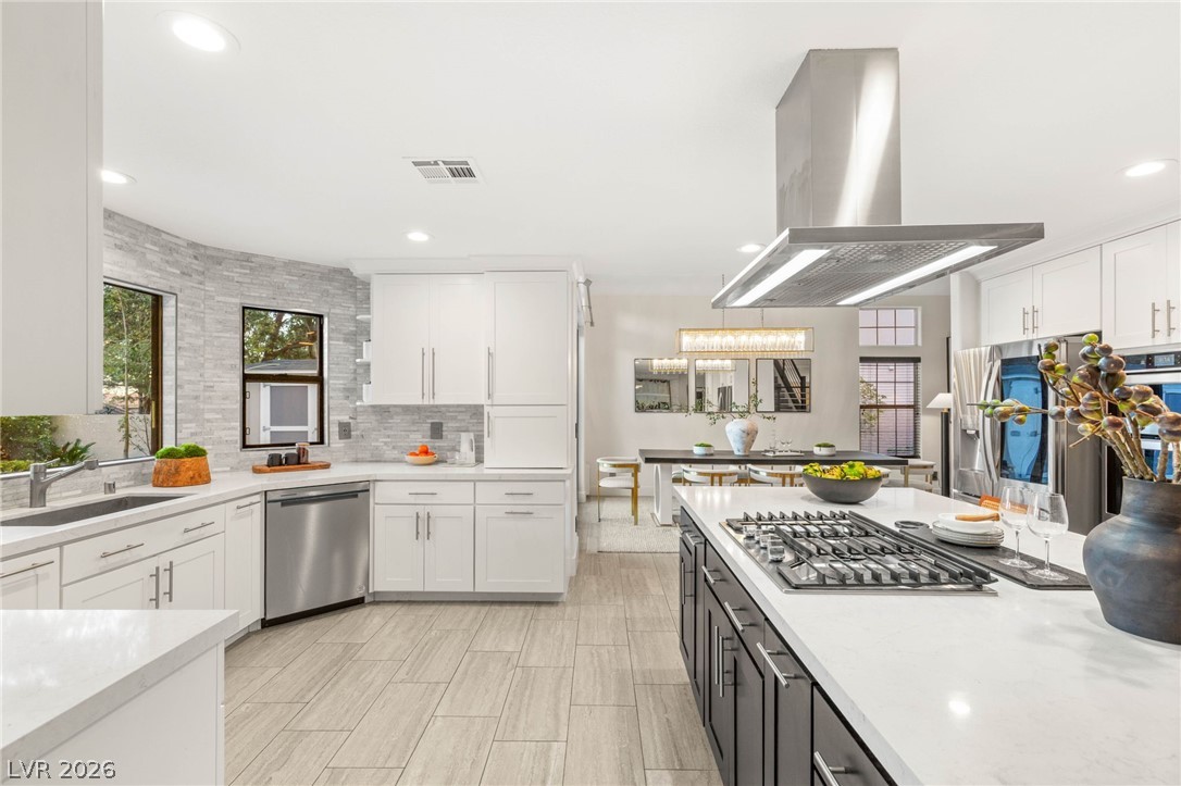 1916 Madagascar Lane