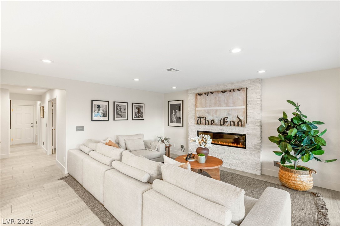 1916 Madagascar Lane