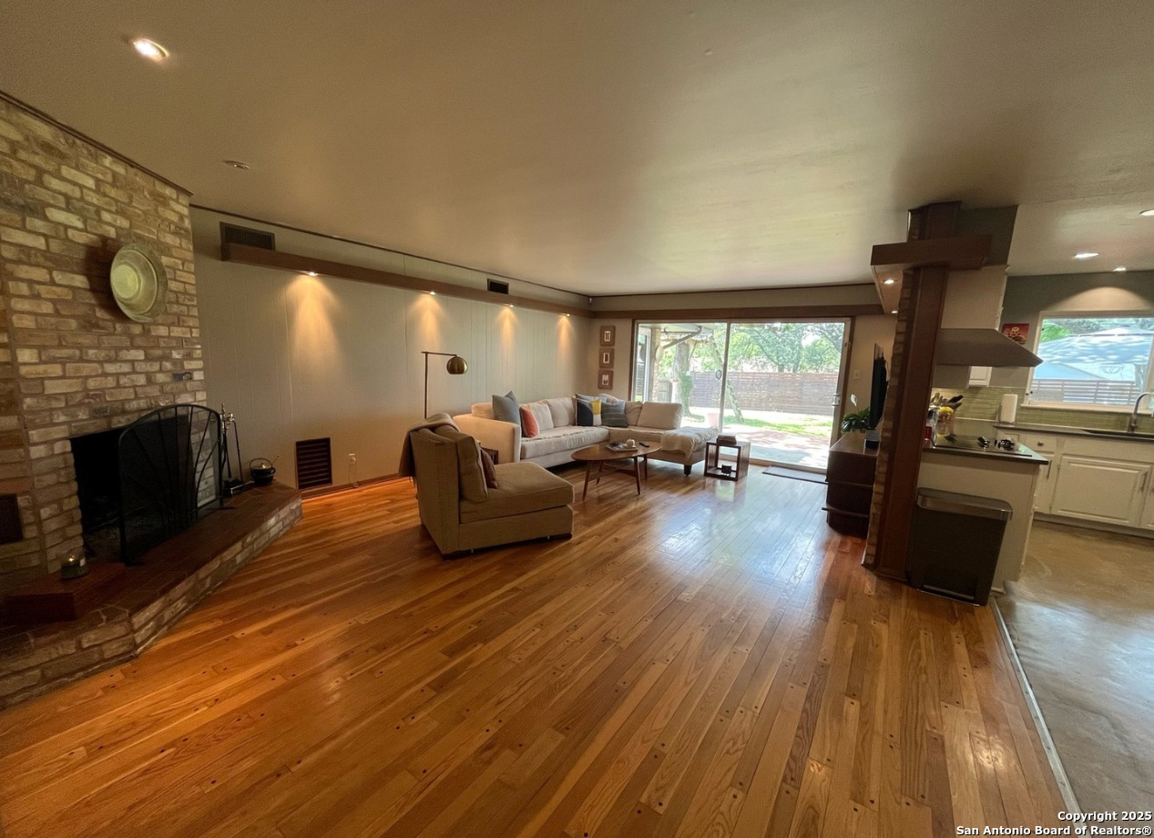 2710 Marlborough