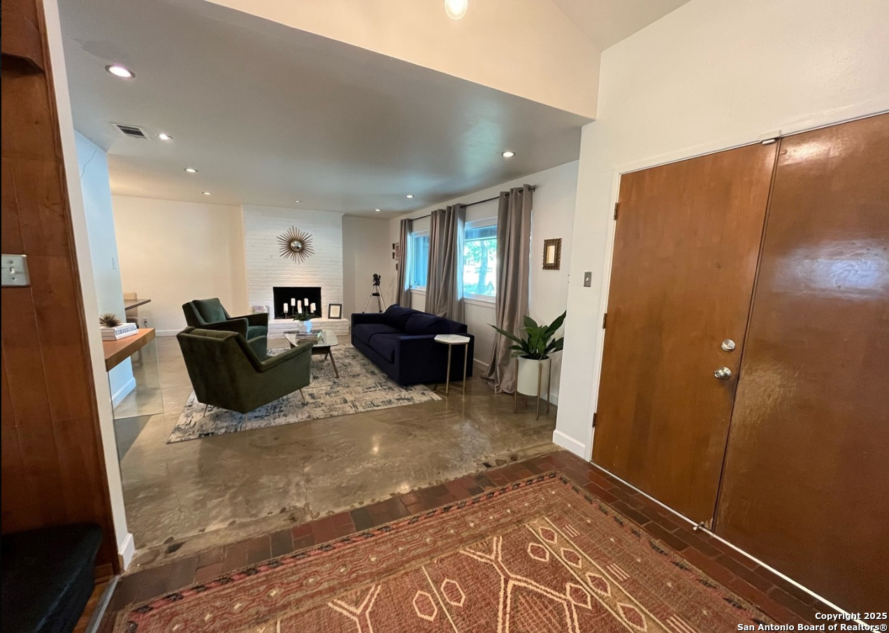 2710 Marlborough