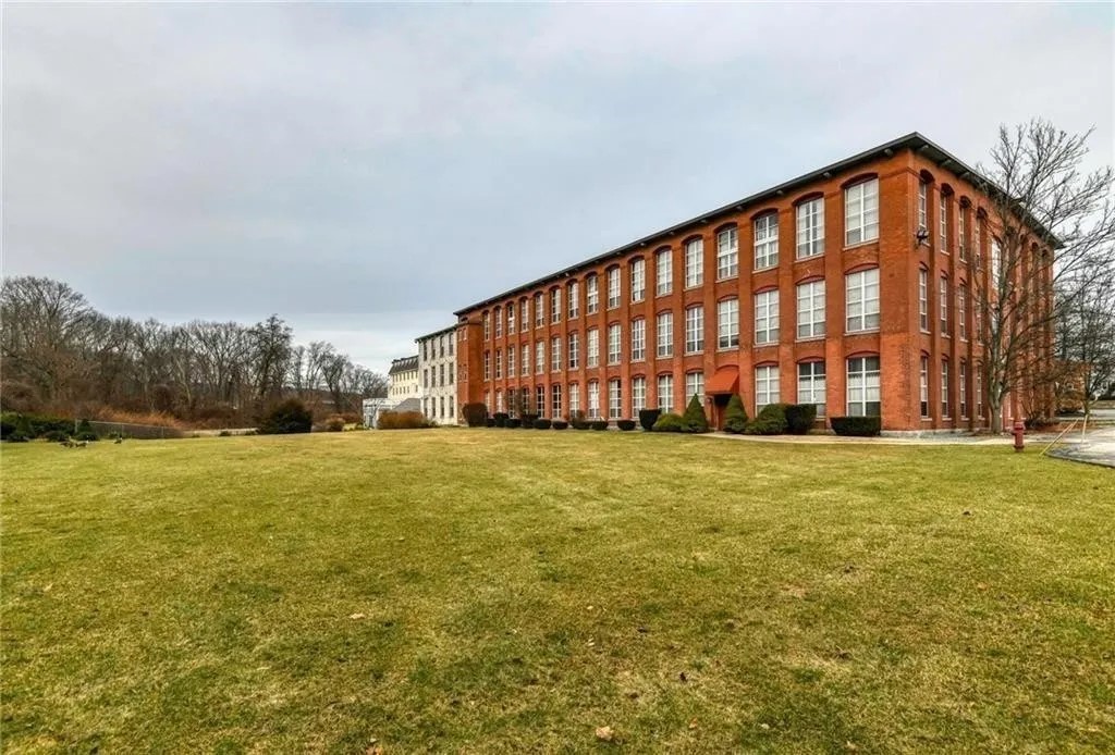 494 Woonasquatucket Avenue 118