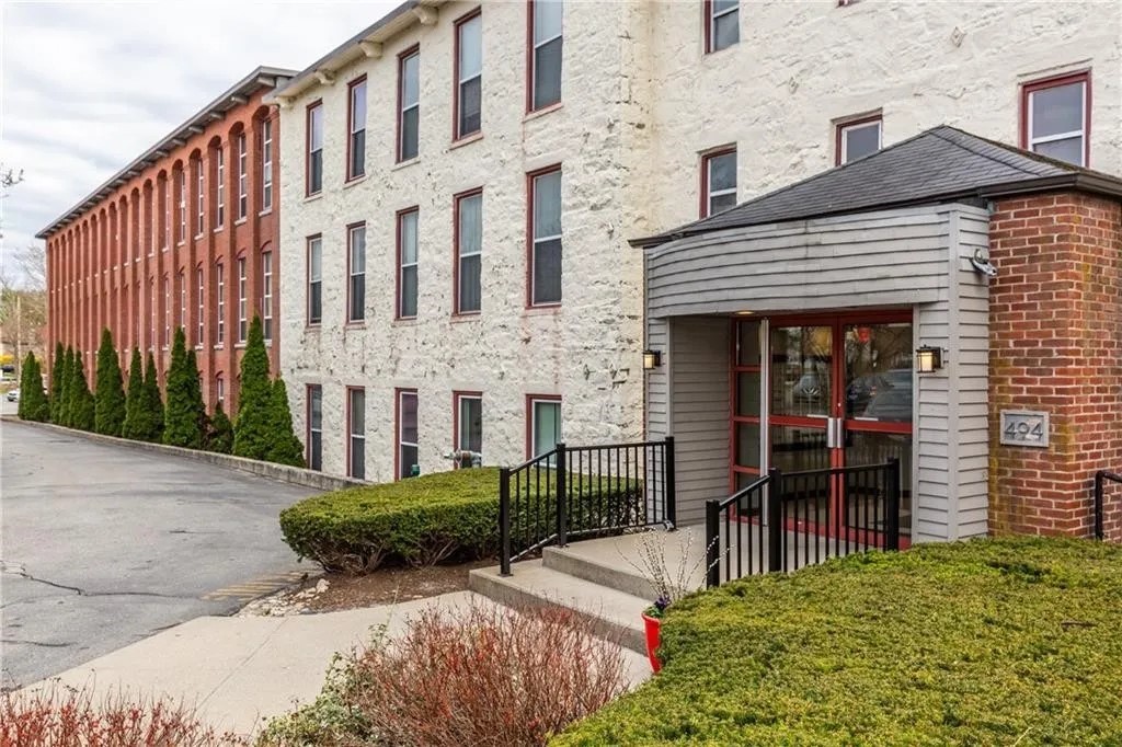 494 Woonasquatucket Avenue 118