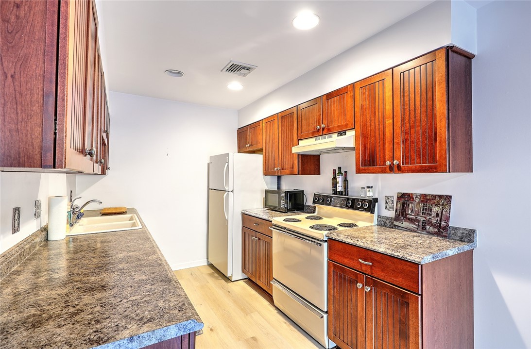 511 Child Street 102