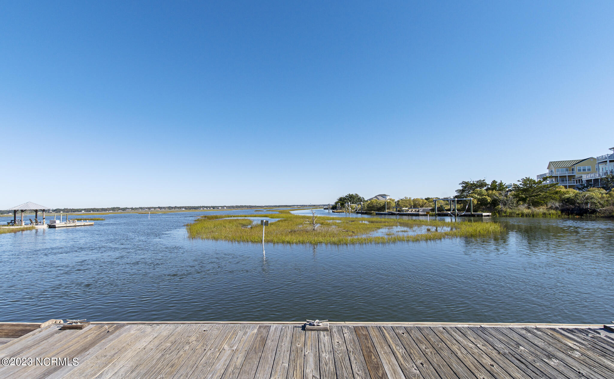 10 Maritime Dr Drive