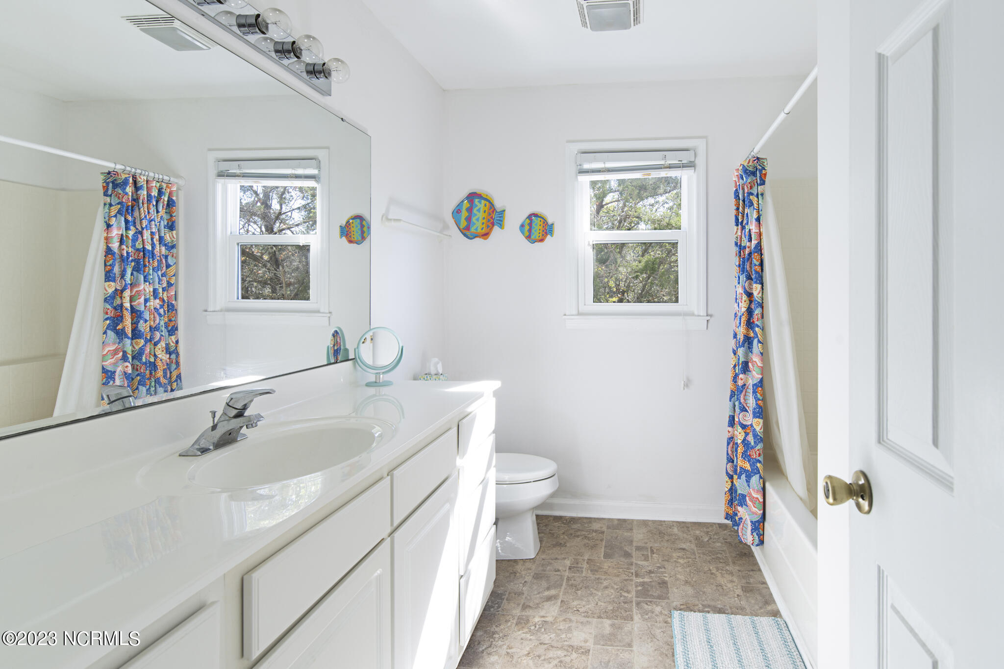 10 Maritime Dr Drive