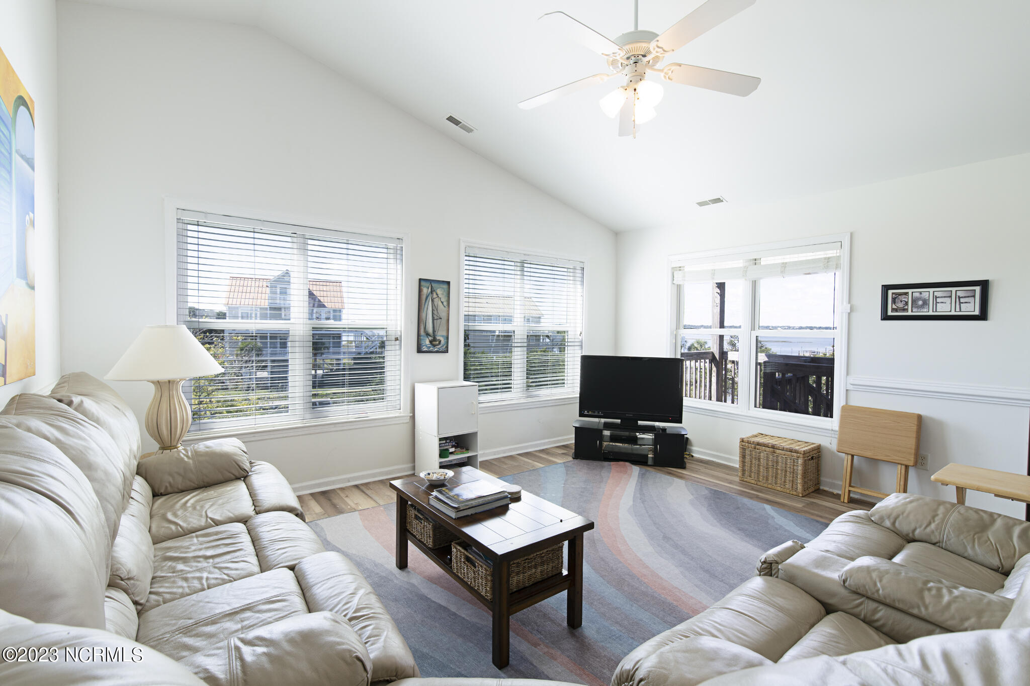 10 Maritime Dr Drive