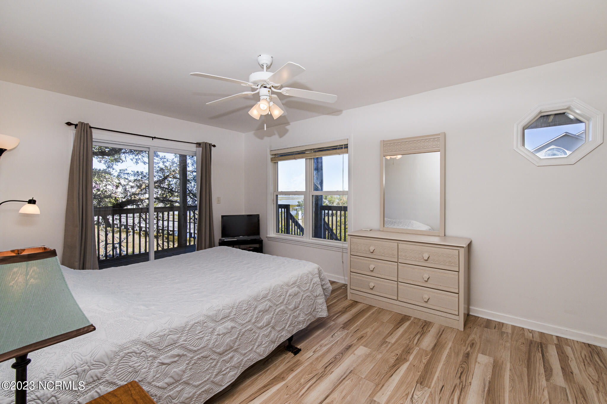 10 Maritime Dr Drive