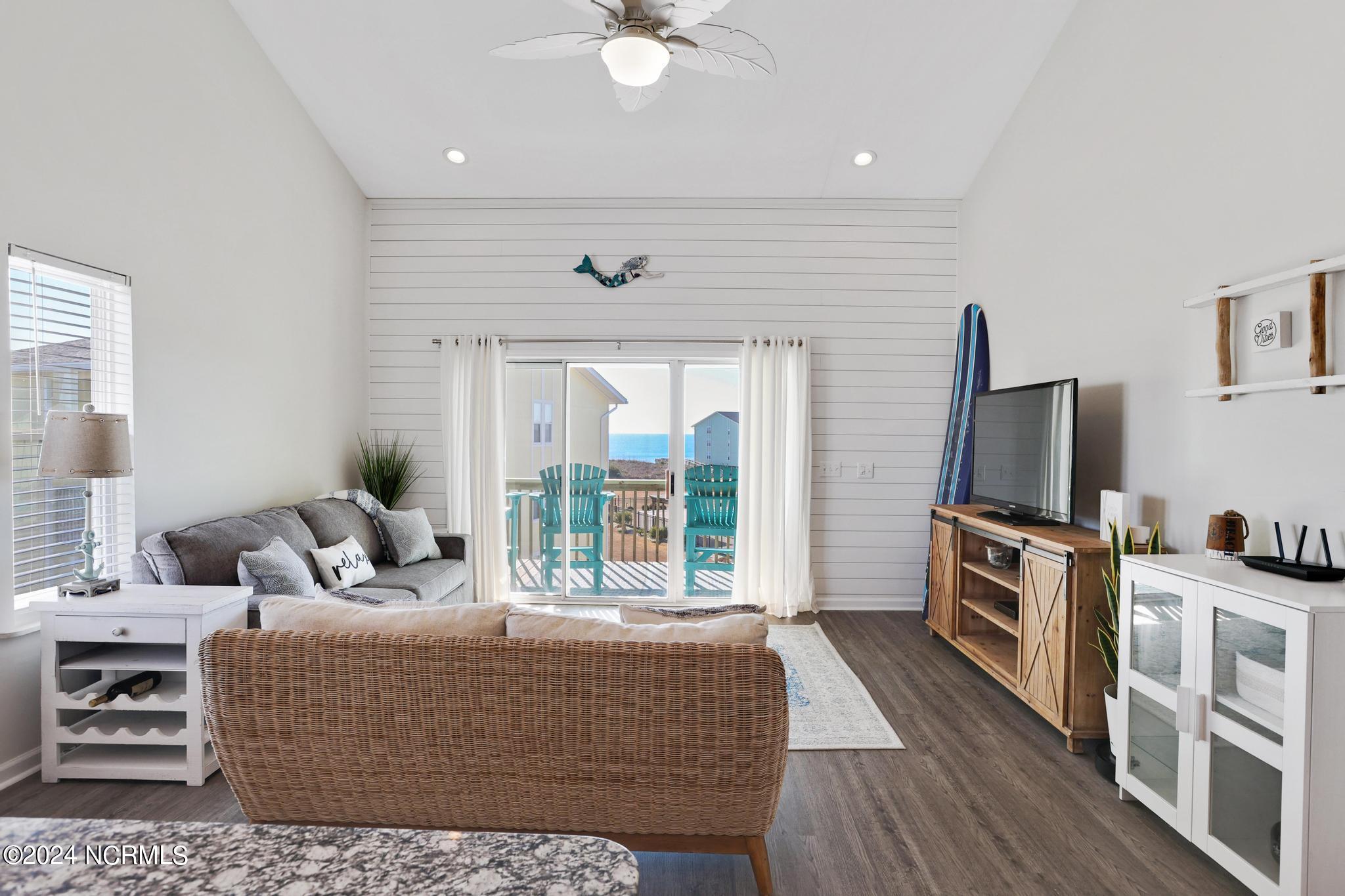 918 N New River Drive, 538