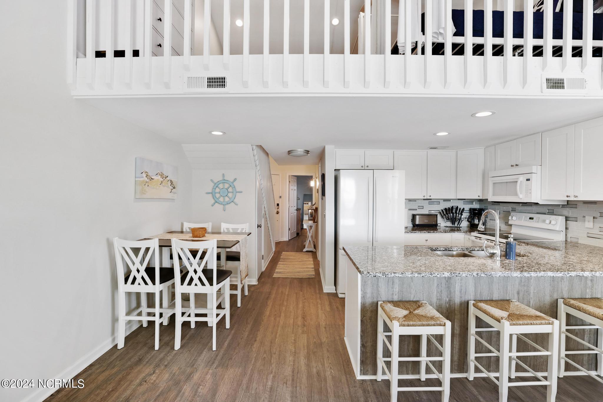 918 N New River Drive, 538