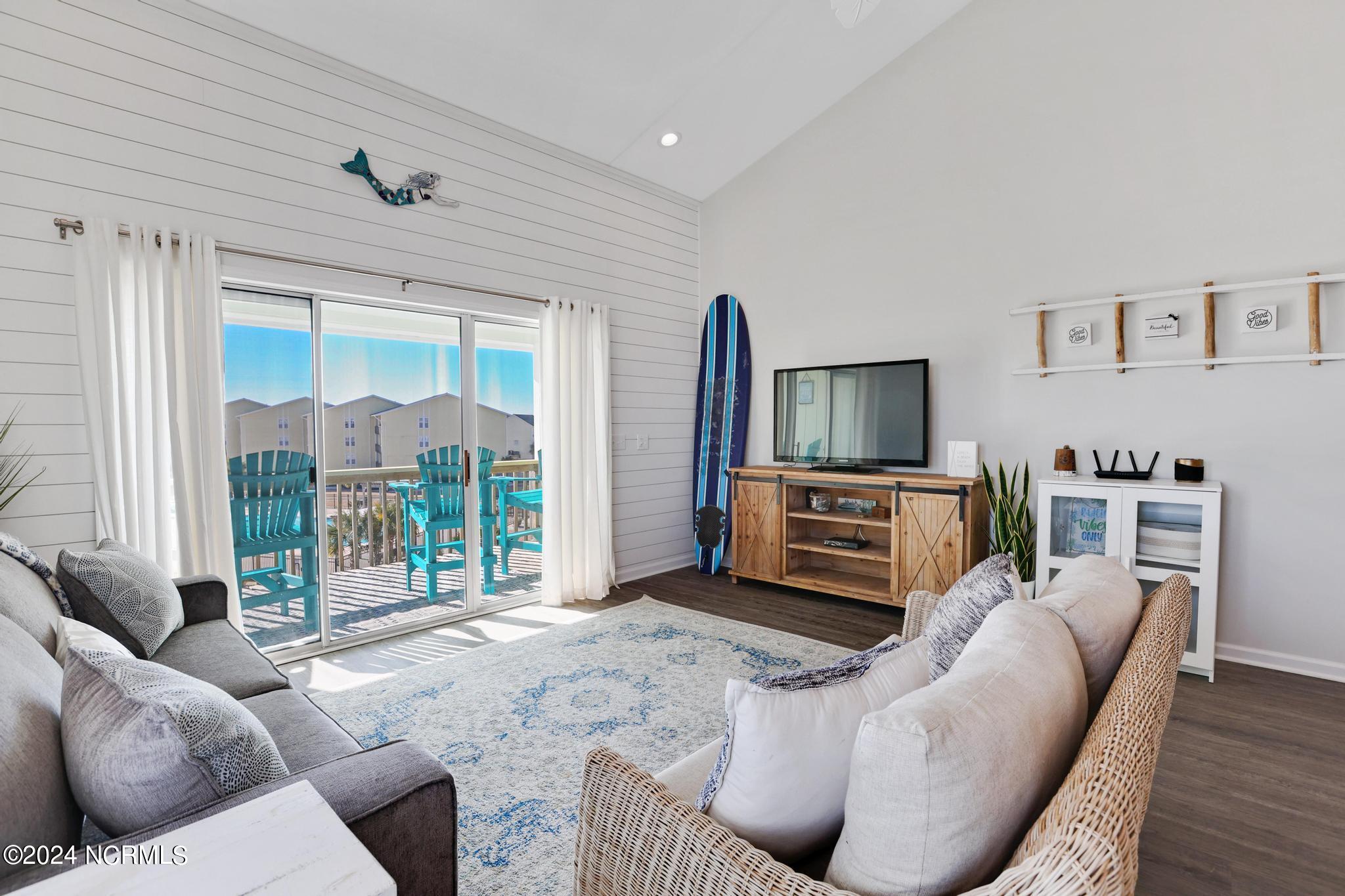 918 N New River Drive, 538