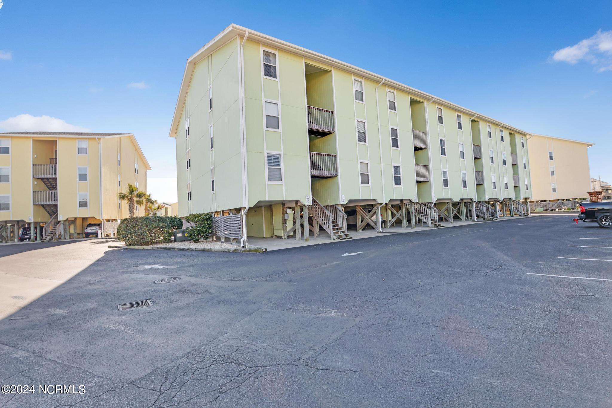 918 N New River Drive, 538