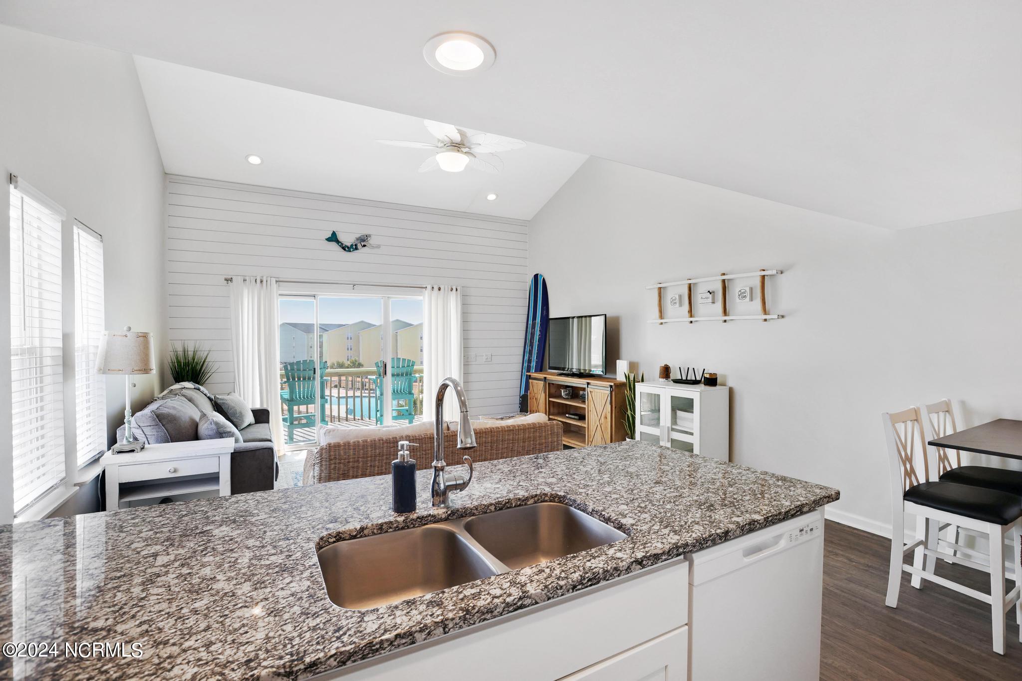 918 N New River Drive, 538