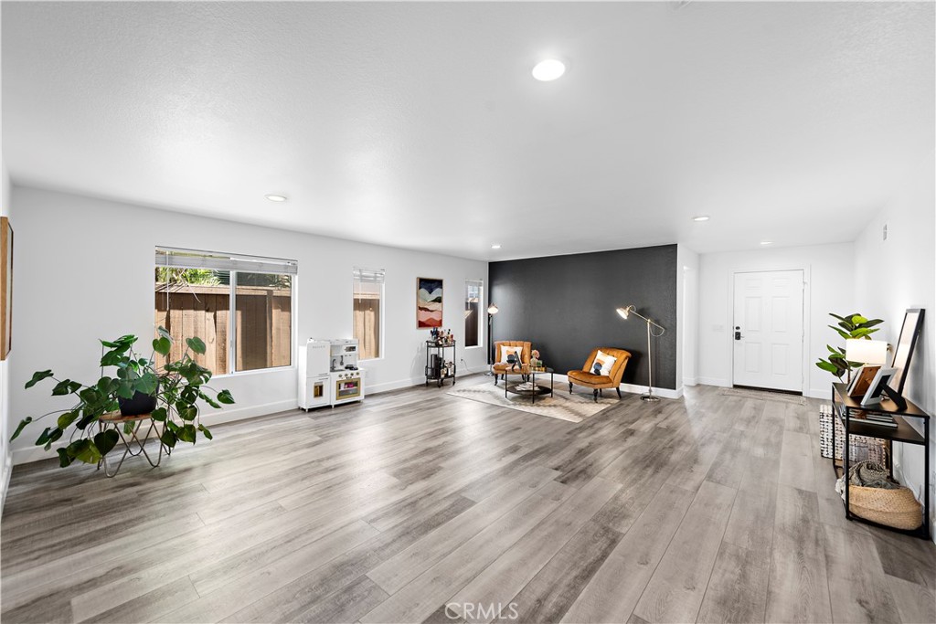 4314 Silver Spring Way