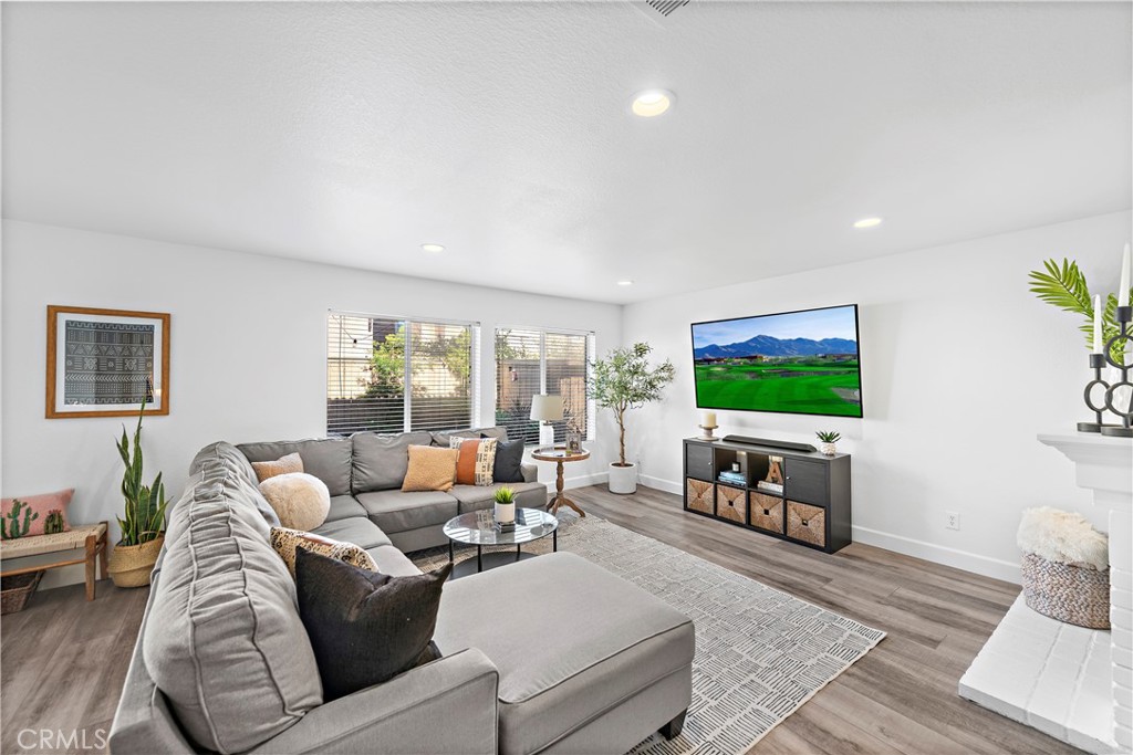 4314 Silver Spring Way