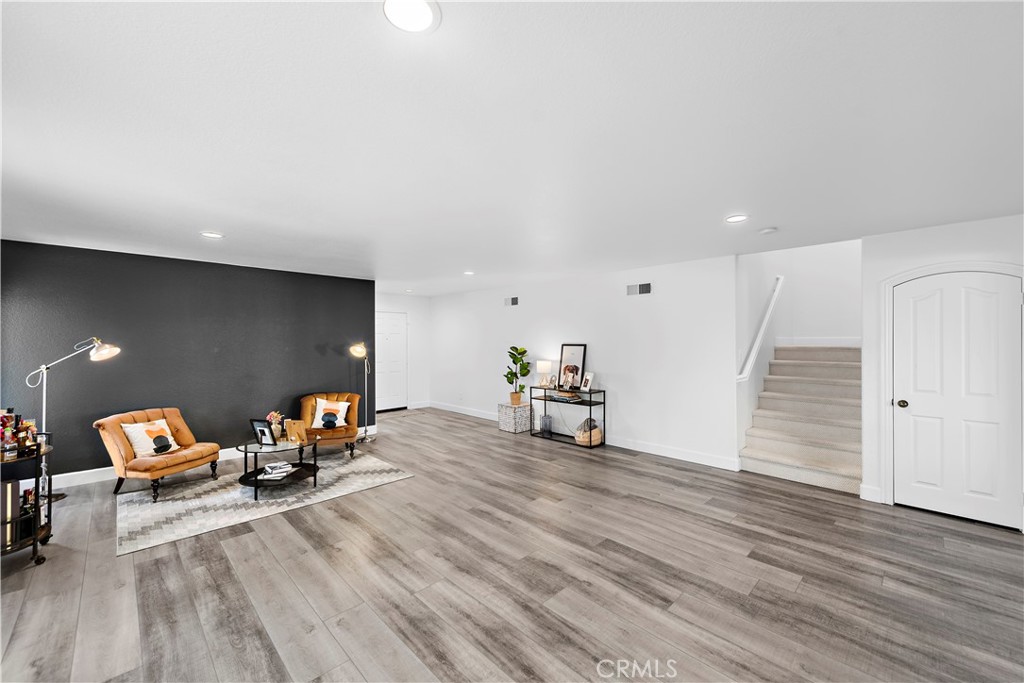 4314 Silver Spring Way