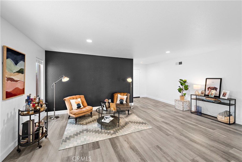 4314 Silver Spring Way