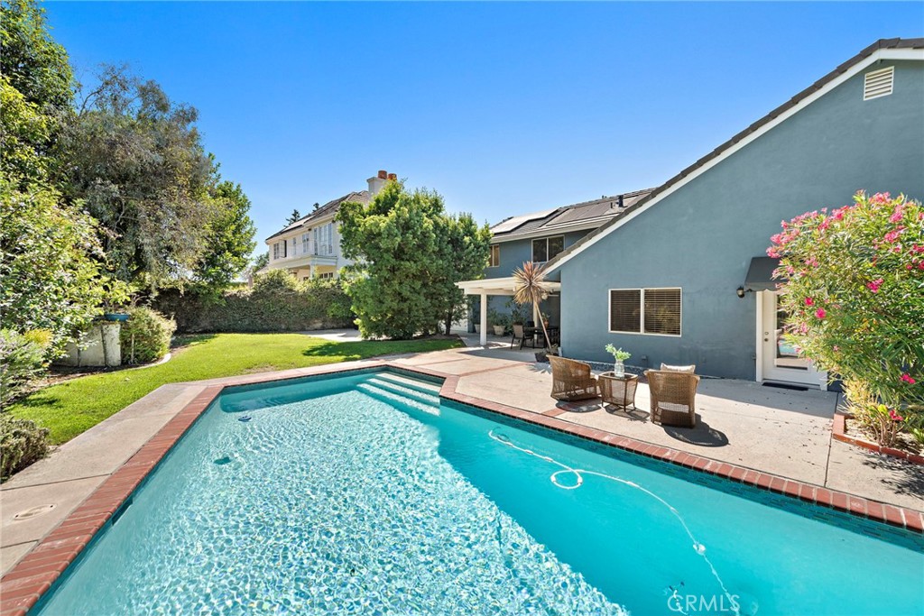 2815 N Kingsgate Drive