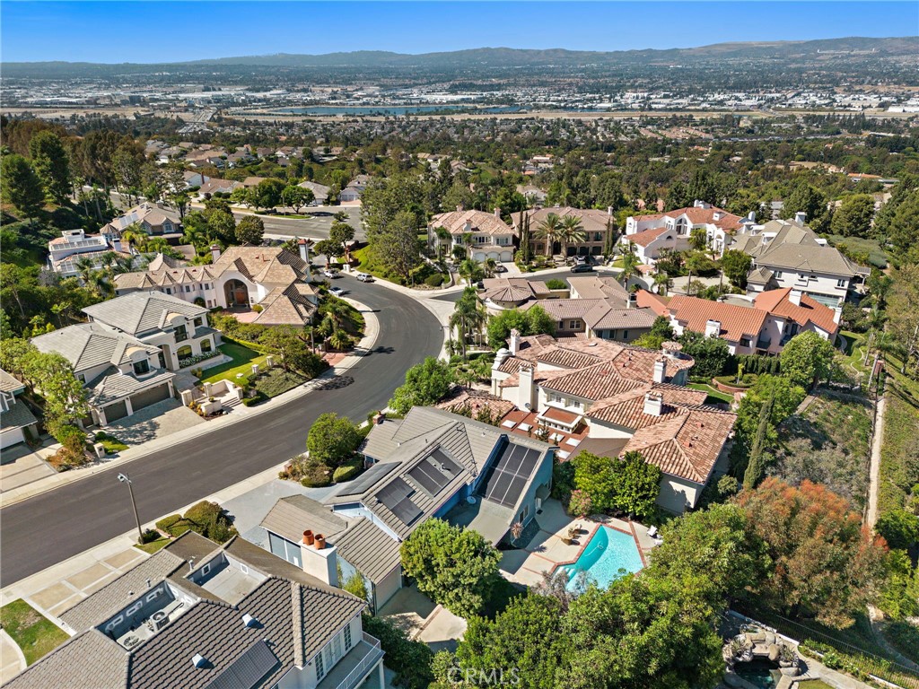 2815 N Kingsgate Drive