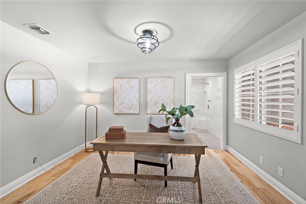 2815 N Kingsgate Drive