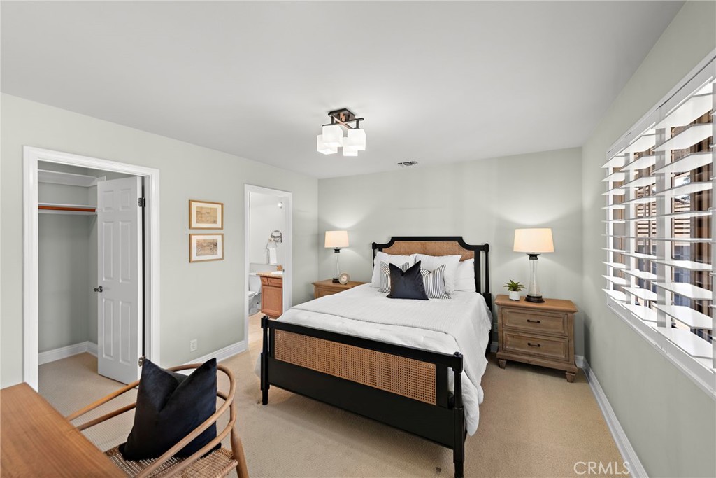 2815 N Kingsgate Drive