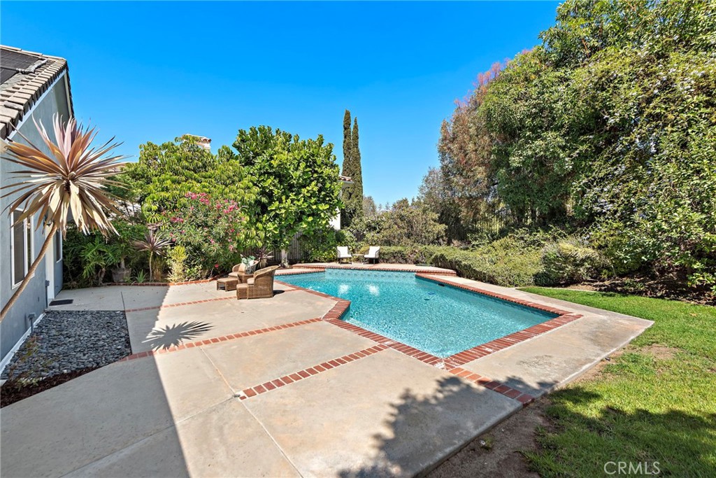 2815 N Kingsgate Drive