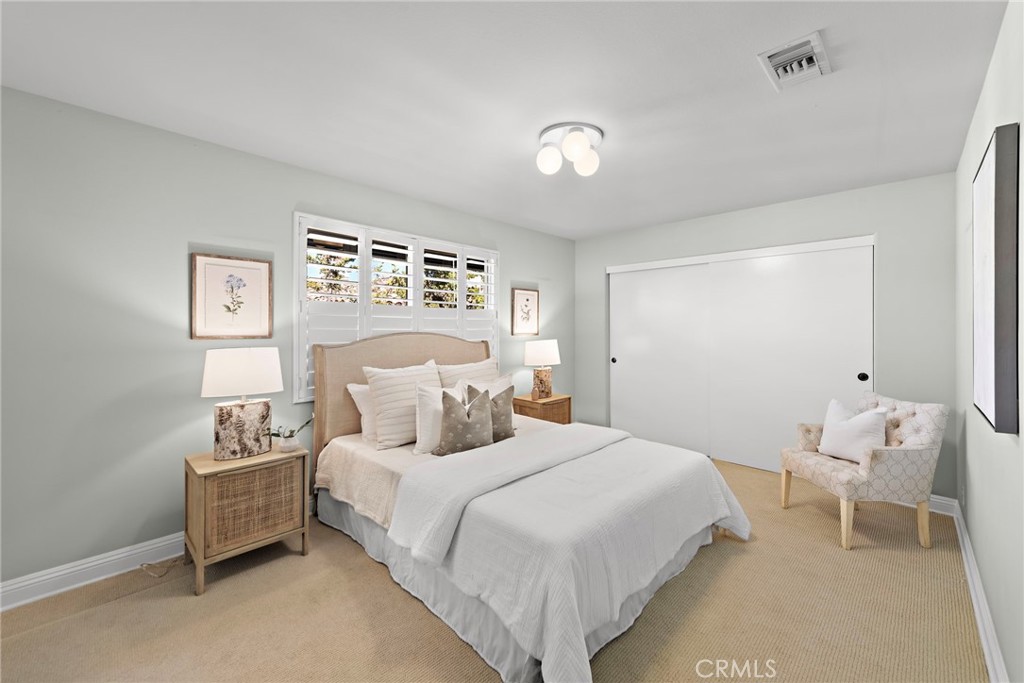 2815 N Kingsgate Drive