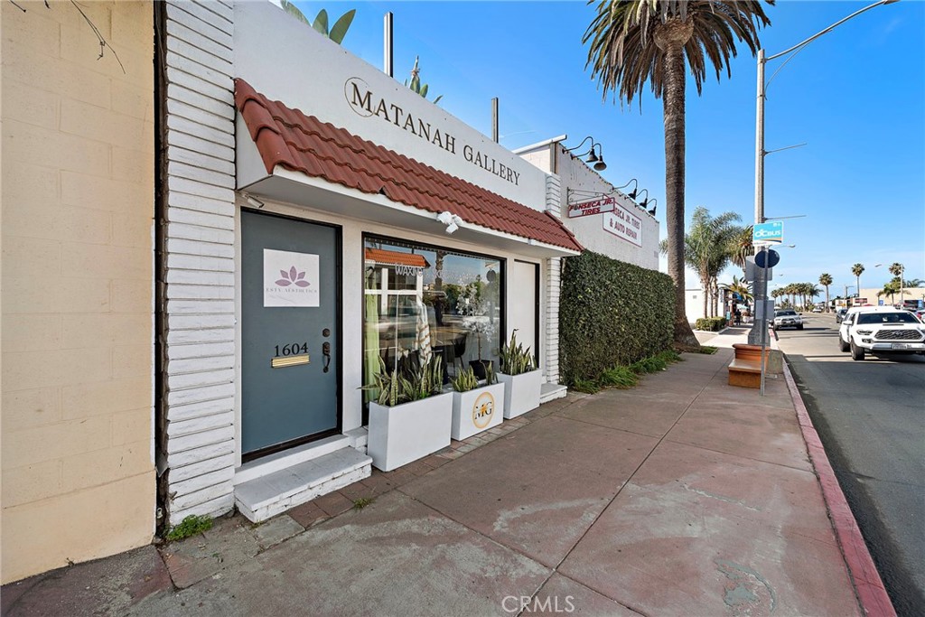 1604 N El Camino Real