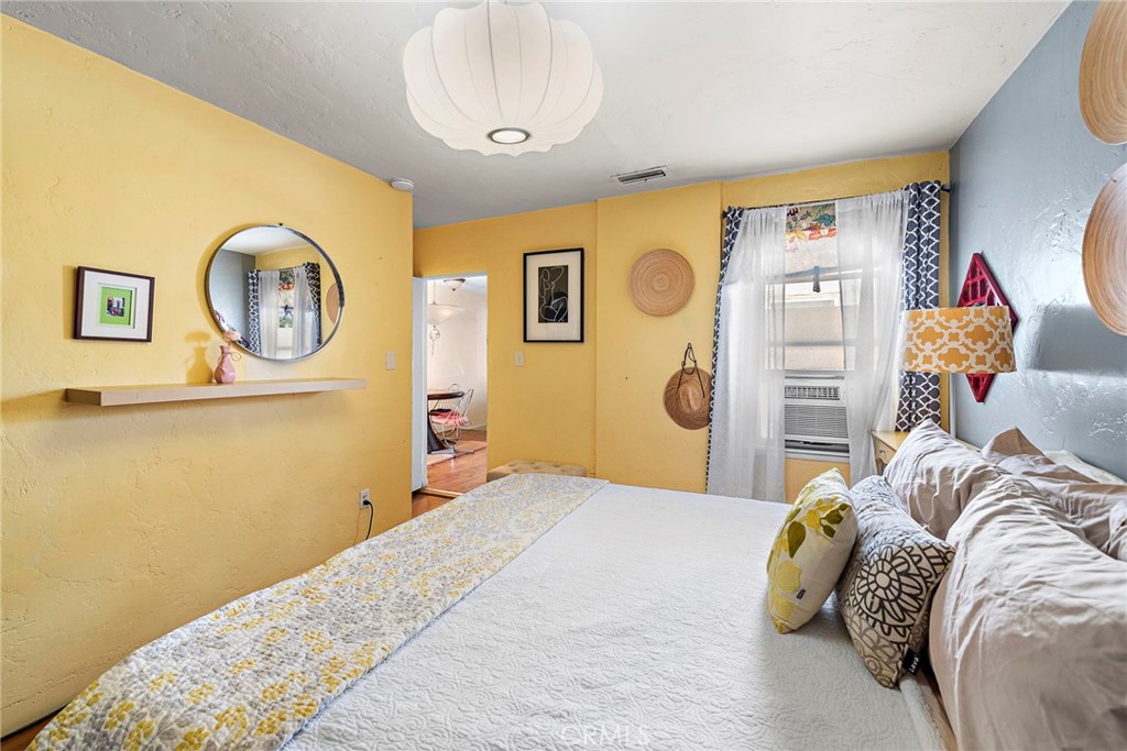 1604 N El Camino Real