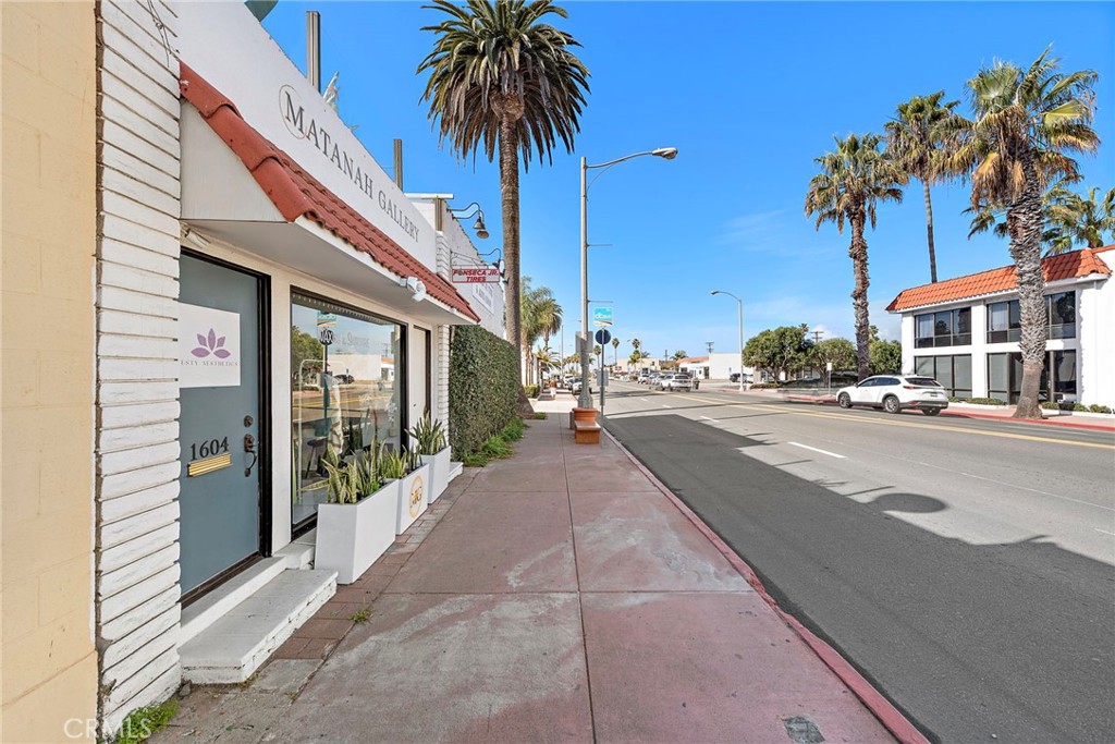 1604 N El Camino Real