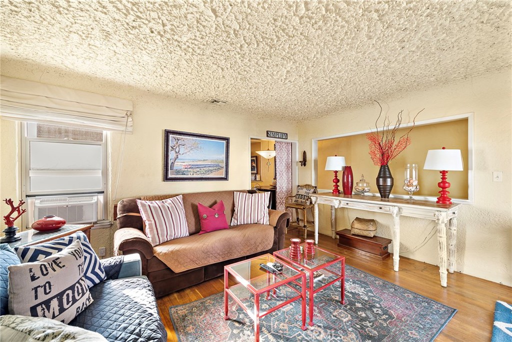 1604 N El Camino Real