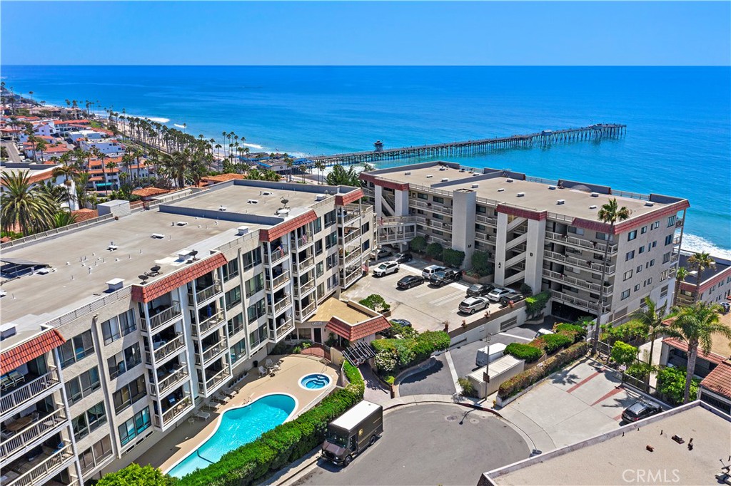 423 Avenida Granada 33