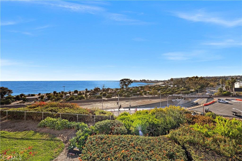 25836 Dana Bluffs W 32